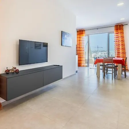 2 Bedroom Penthouse Appartamento *